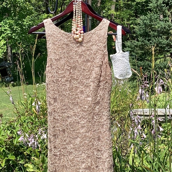 🌟 Maggy London Lace Sheath Dress Mocha Tre’Chic💋 Sz 8 - Picture 1 of 16